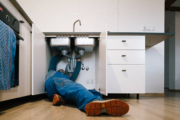 Professional Leak Detection technician working in Navarre, FL